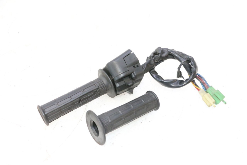 photo de CONMUTADOR DERECHA KAWASAKI GPX F ZX750F 750 (1986 - 1990) - Estado de la superficie y material
