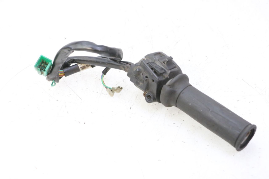 photo de CONMUTADOR DERECHA KYMCO GRAND DINK 125 (2008 - 2014) - Detalles de los puntos de fijación