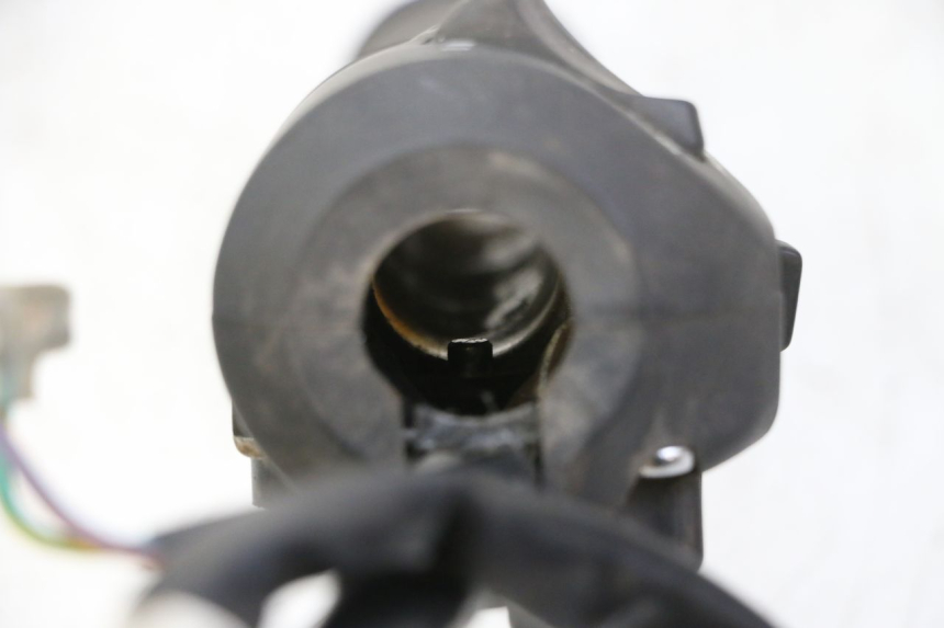 photo de CONMUTADOR DERECHA KYMCO GRAND DINK 125 (2008 - 2014) - Estado de la superficie y material