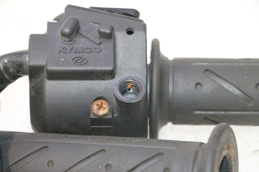 photo de CONMUTADOR DERECHA KYMCO GRAND DINK 125 (2008 - 2014) - Primer plano técnico
