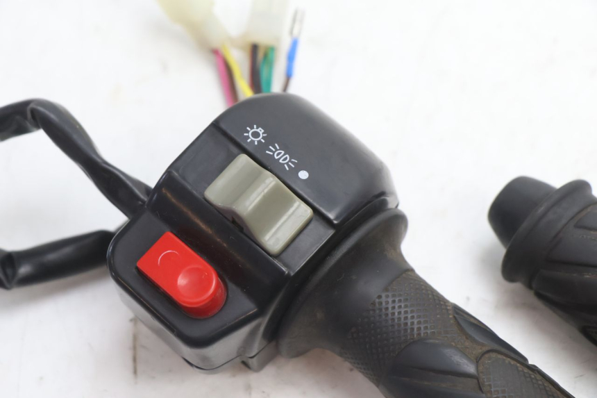 photo de INTERRUPTOR DERECHO TNT MOTOR GRIDO 2T 50 (2010 - 2019) - Detalle de la pieza