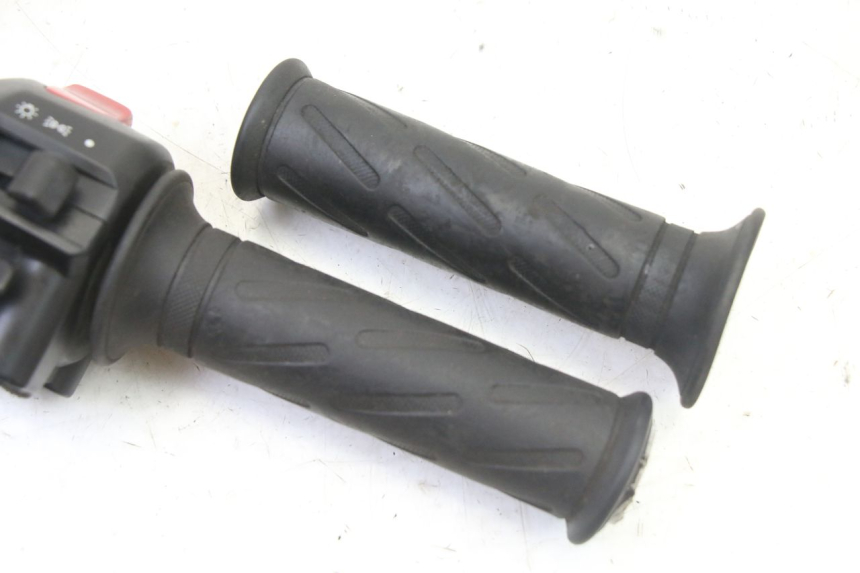 photo de COMANDO DERECHO SUZUKI GS GSE 500 (2001 - 2003) - Otra perspectiva