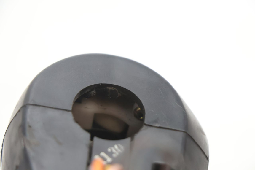 photo de CONMUTADOR DERECHA SUZUKI GSF N BANDIT 1200 (2001 - 2005) - Primer plano técnico