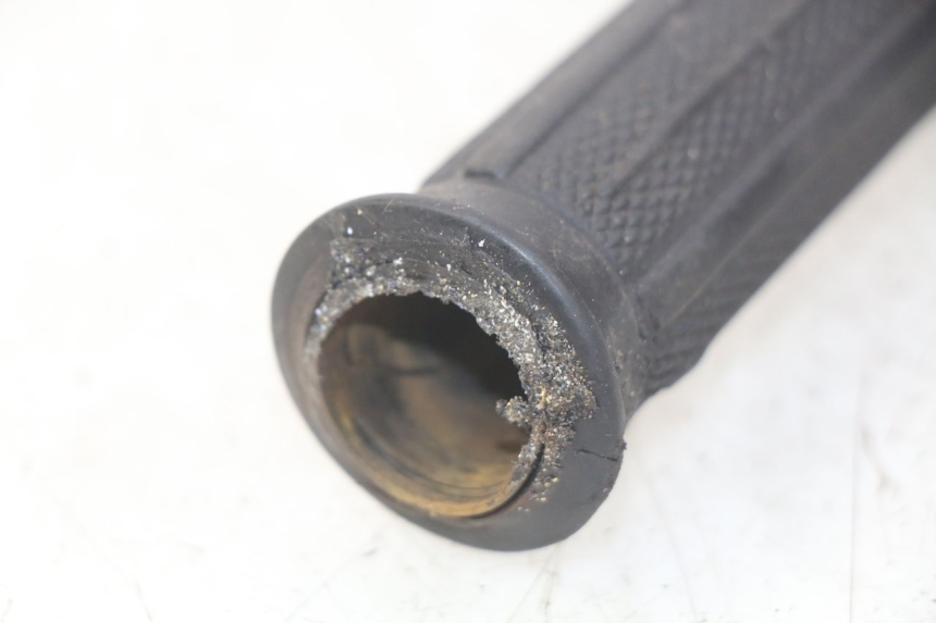 photo de INTERRUPTOR DERECHO SUZUKI GSX-F GSX  F 1100 (1988 - 1994) - Estado de la superficie y material