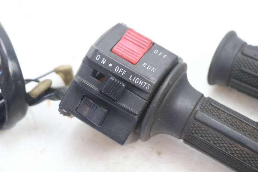photo de CONMUTADOR DERECHA SUZUKI GSX F GSXF 750 (1988 - 1998) - Detalle de la pieza
