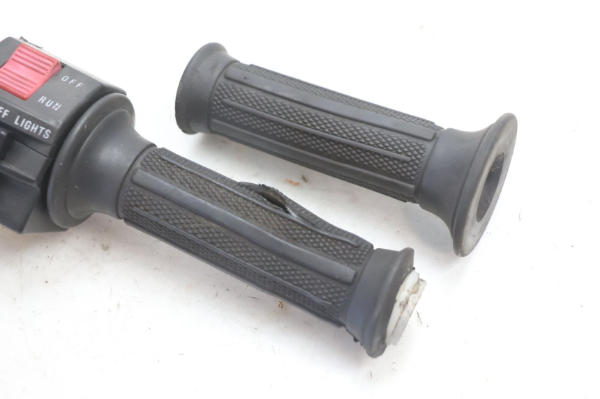 photo de CONMUTADOR DERECHA SUZUKI GSX F GSXF 750 (1988 - 1998) - Zoom estado de uso