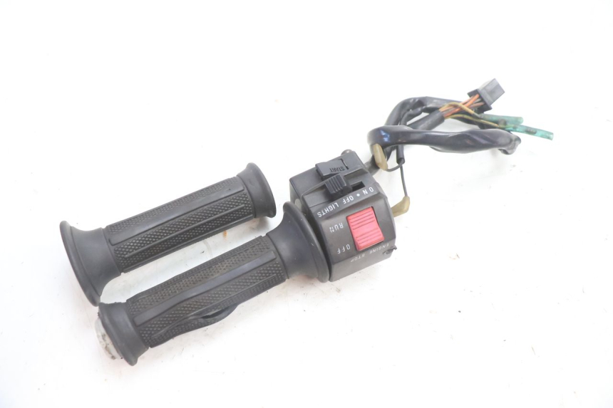 photo de CONMUTADOR DERECHA SUZUKI GSX F GSXF 750 (1988 - 1998) - Primer plano técnico