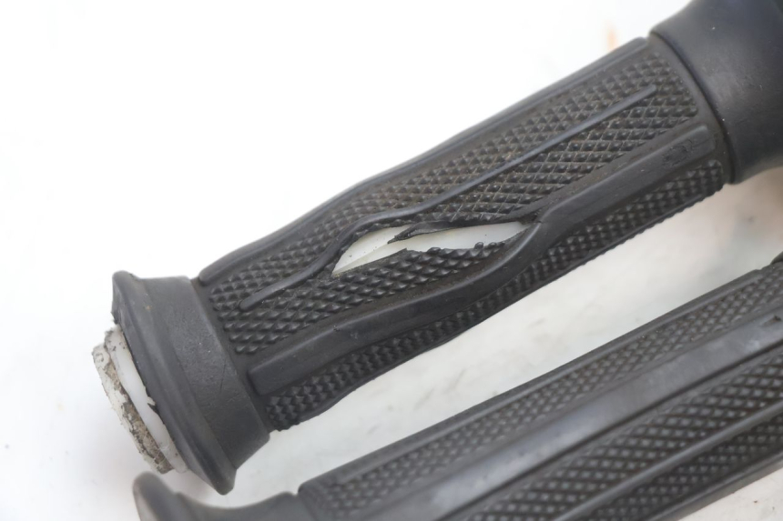 photo de CONMUTADOR DERECHA SUZUKI GSX F GSXF 750 (1988 - 1998) - Detalles de los puntos de fijación