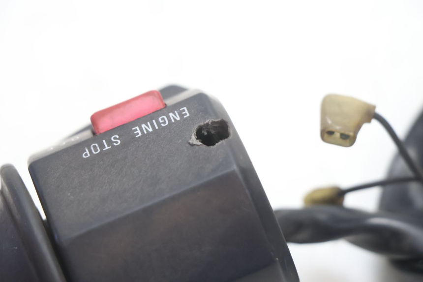 photo de CONMUTADOR DERECHA SUZUKI GSX F GSXF 750 (1988 - 1998) - Estado de la superficie y material
