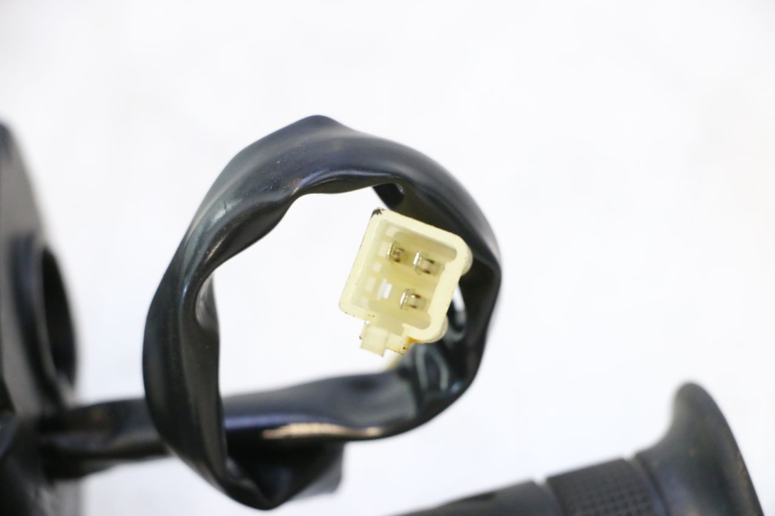 photo de INTERRUPTOR DERECHO EUROCKA GTR 50 (2007 - 2017) - Detalle de la pieza