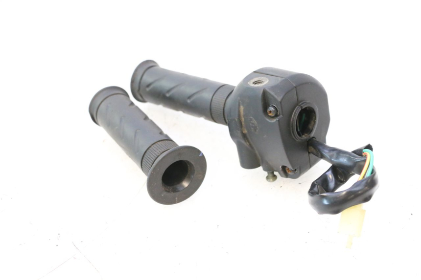photo de INTERRUPTOR DERECHO EUROCKA GTR 50 (2007 - 2017) - Primer plano técnico