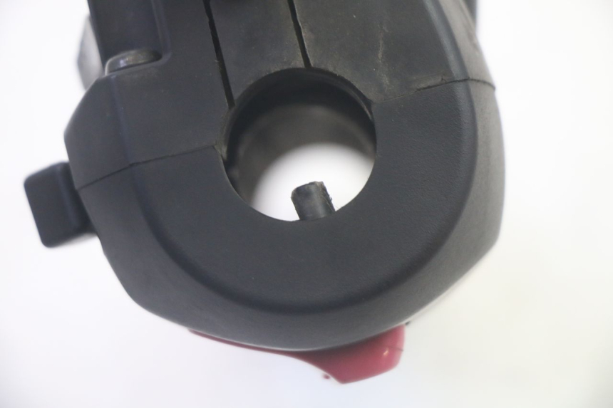 photo de CONMUTADOR DERECHA SYM GTS EVO 125 (2009 - 2013) - Detalles de los puntos de fijación