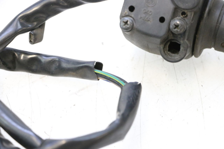 photo de CONMUTADOR DERECHA SYM GTS EVO 125 (2009 - 2013) - Detalles de los puntos de fijación