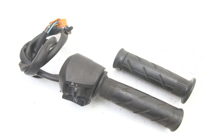 photo de INTERRUPTOR DERECHO HONDA FES S-WING SWING ABS 125 (2007 - 2015) - Vista principal
