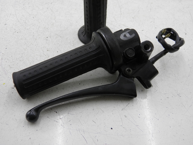 photo de CONMUTADOR DERECHA HONDA NH VISION 50 (1985 - 1994) - Detalles de los puntos de fijación