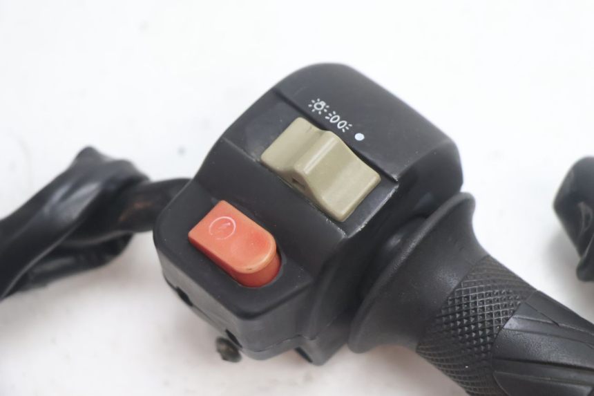 photo de CONMUTADOR DERECHA KEEWAY HURRICANE 50 (2006 - 2019) - Detalle de la pieza
