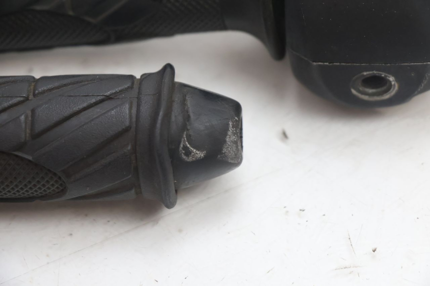 photo de CONMUTADOR DERECHA KEEWAY HURRICANE 50 (2006 - 2019) - Primer plano técnico