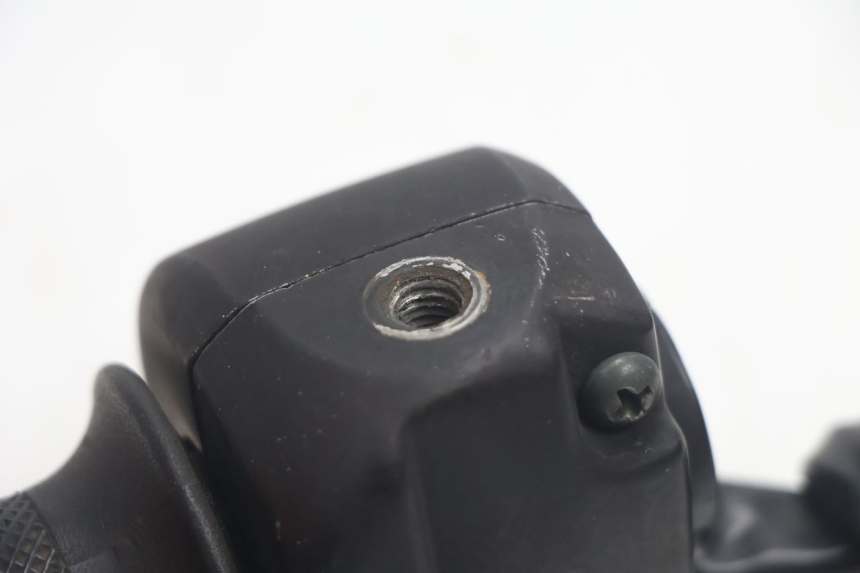 photo de CONMUTADOR DERECHA KEEWAY HURRICANE 50 (2006 - 2019) - Detalles de los puntos de fijación