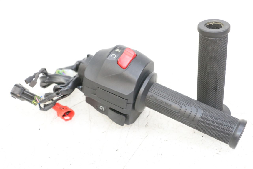 photo de CONMUTADOR DERECHA HUSQVARNA SVARTPILEN 401 (2018 - 2023) - Vista principal