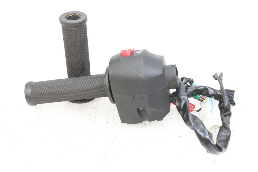 photo de CONMUTADOR DERECHA HUSQVARNA SVARTPILEN 401 (2018 - 2023) - Primer plano técnico