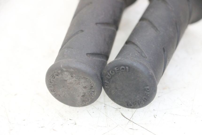 photo de CONMUTADOR DERECHA PEUGEOT JET FORCE CARBU 50 (2003 - 2016) - Detalles de los puntos de fijación