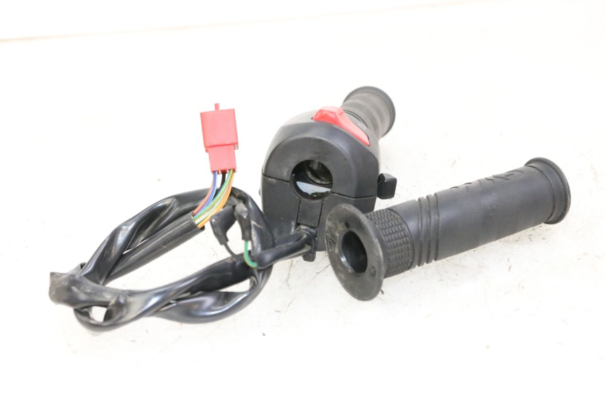 photo de CONMUTADOR DERECHA SYM JOYMAX 125 (2010 - 2017) - Detalle de la pieza