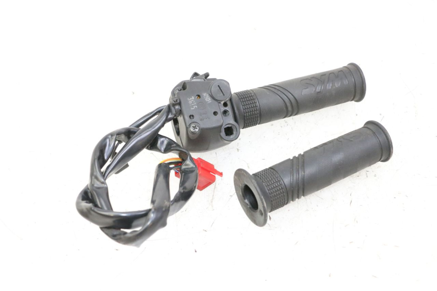 photo de CONMUTADOR DERECHA SYM JOYMAX 125 (2010 - 2017) - Otra perspectiva