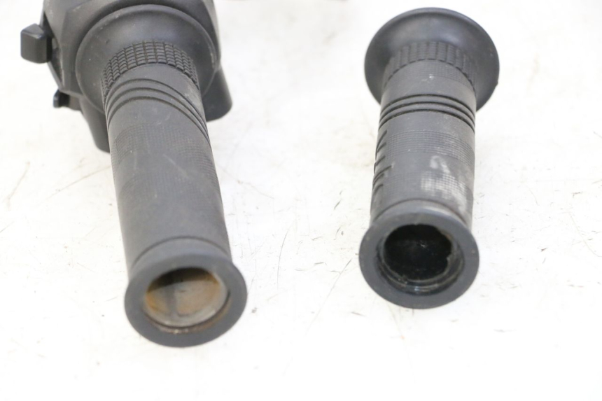 photo de CONMUTADOR DERECHA SYM JOYMAX 125 (2010 - 2017) - Estado de la superficie y material