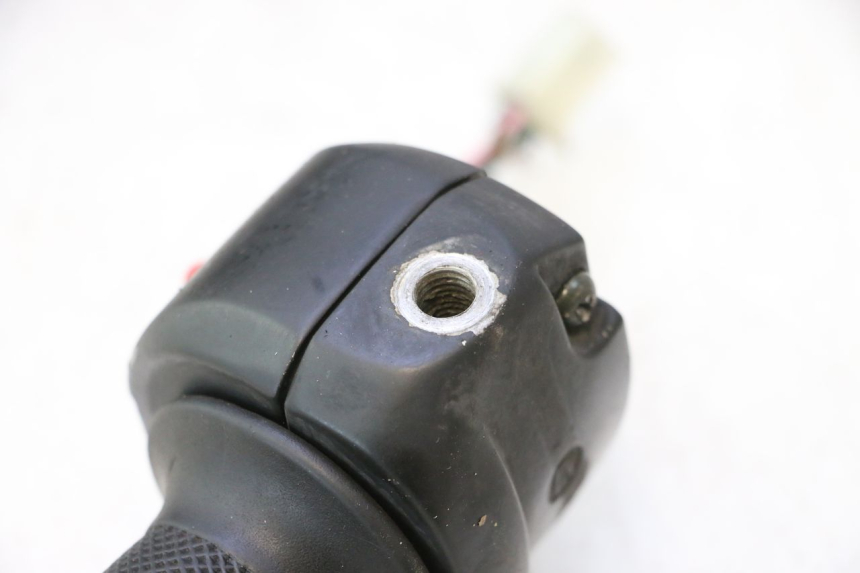 photo de CONMUTADOR DERECHA RIDE JUMP 2T 50 (2012 - 2017) - Detalles de los puntos de fijación