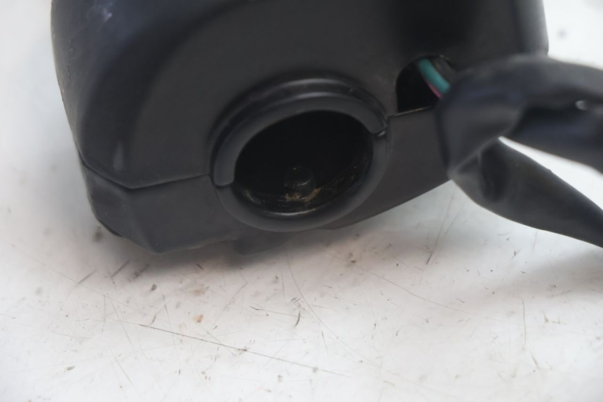 photo de CONMUTADOR DERECHA RIDE JUMP 2T 50 (2012 - 2017) - Detalles de los puntos de fijación