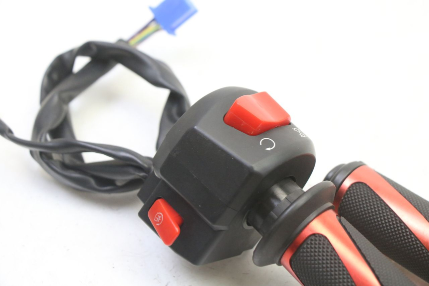 photo de CONMUTADOR DERECHA KIDEN KD125-G 125 (2018 - 2022) - Zoom estado de uso