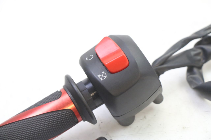 photo de CONMUTADOR DERECHA KIDEN KD125-G 125 (2018 - 2022) - Primer plano técnico