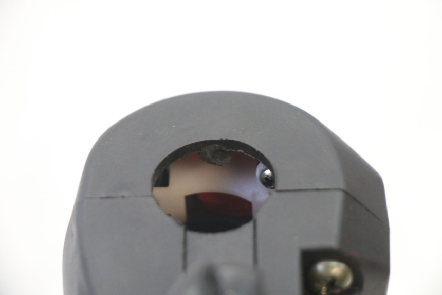 photo de CONMUTADOR DERECHA KIDEN KD125-G 125 (2018 - 2022) - Detalles de los puntos de fijación