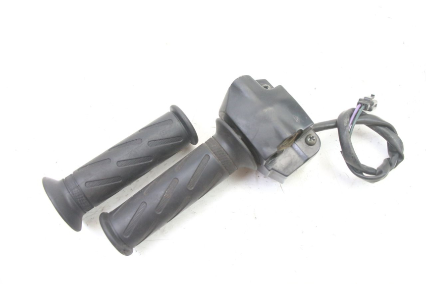 photo de INTERRUPTOR DERECHO PEUGEOT KISBEE 2T 50 (2010 - 2017) - Otra perspectiva