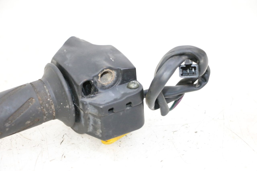 photo de INTERRUPTOR DERECHO PEUGEOT KISBEE 2T 50 (2010 - 2017) - Zoom estado de uso