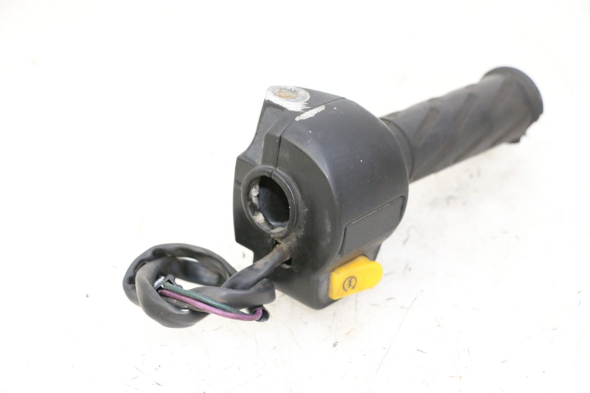 photo de INTERRUPTOR DERECHO PEUGEOT KISBEE 2T 50 (2010 - 2017) - Recambio usado revisado