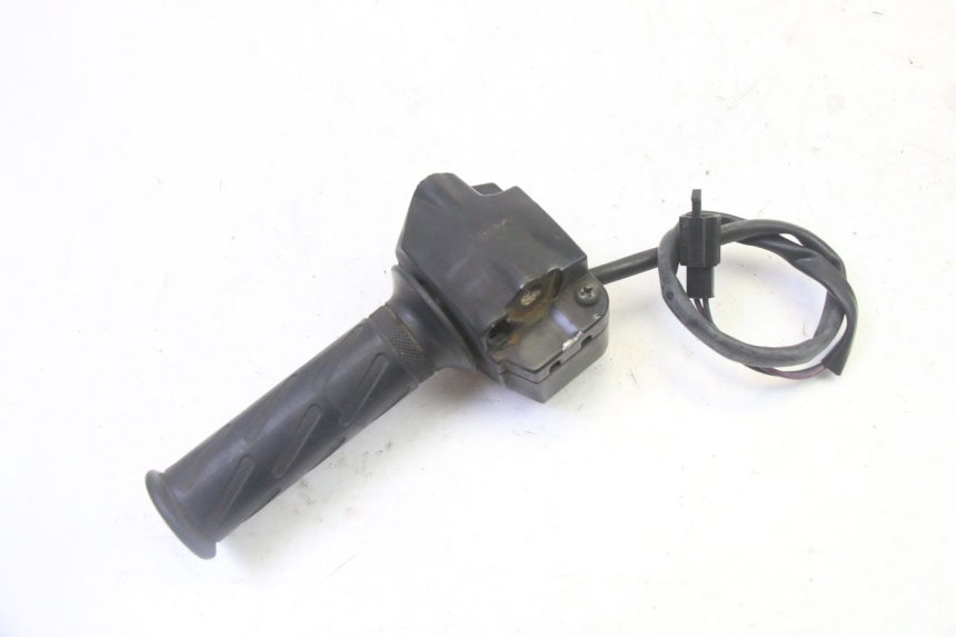 photo de INTERRUPTOR DERECHO PEUGEOT KISBEE 2T 50 (2010 - 2017) - Primer plano técnico