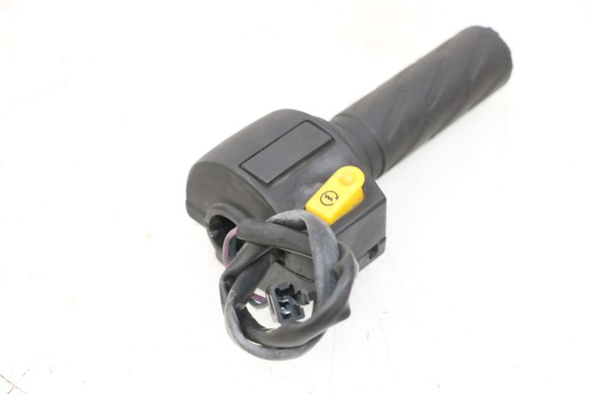 photo de INTERRUPTOR DERECHO PEUGEOT KISBEE 2T 50 (2010 - 2017) - Detalle de la pieza