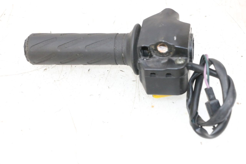 photo de INTERRUPTOR DERECHO PEUGEOT KISBEE 2T 50 (2010 - 2017) - Zoom estado de uso