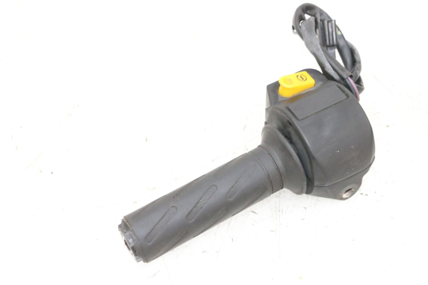 photo de INTERRUPTOR DERECHO PEUGEOT KISBEE 2T 50 (2010 - 2017) - Primer plano técnico