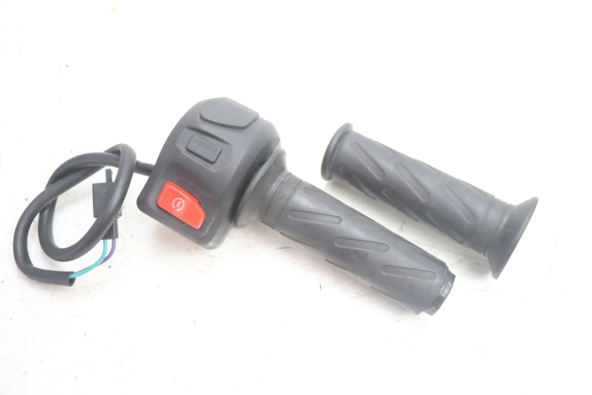 photo de INTERRUPTOR DERECHO PEUGEOT KISBEE 2T 50 (2010 - 2017) - Vista principal