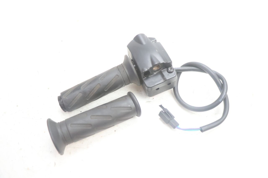 photo de INTERRUPTOR DERECHO PEUGEOT KISBEE 2T 50 (2010 - 2017) - Vista general del producto