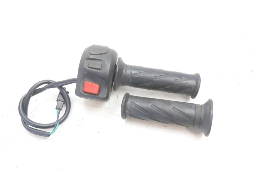 photo de INTERRUPTOR DERECHO PEUGEOT KISBEE 2T 50 (2010 - 2017) - Vista principal