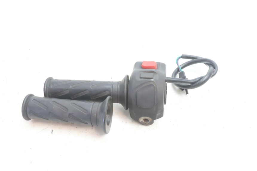 photo de INTERRUPTOR DERECHO PEUGEOT KISBEE 2T 50 (2010 - 2017) - Detalles de los puntos de fijación