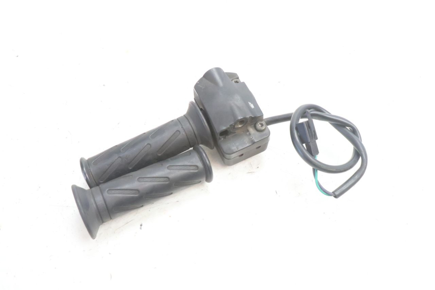 photo de INTERRUPTOR DERECHO PEUGEOT KISBEE 2T 50 (2010 - 2017) - Estado de la superficie y material