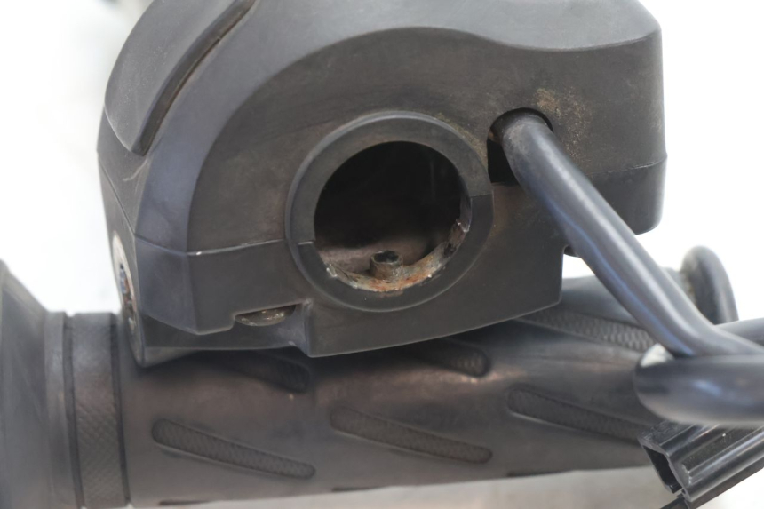 photo de INTERRUPTOR DERECHO PEUGEOT KISBEE 2T 50 (2010 - 2017) - Recambio usado revisado