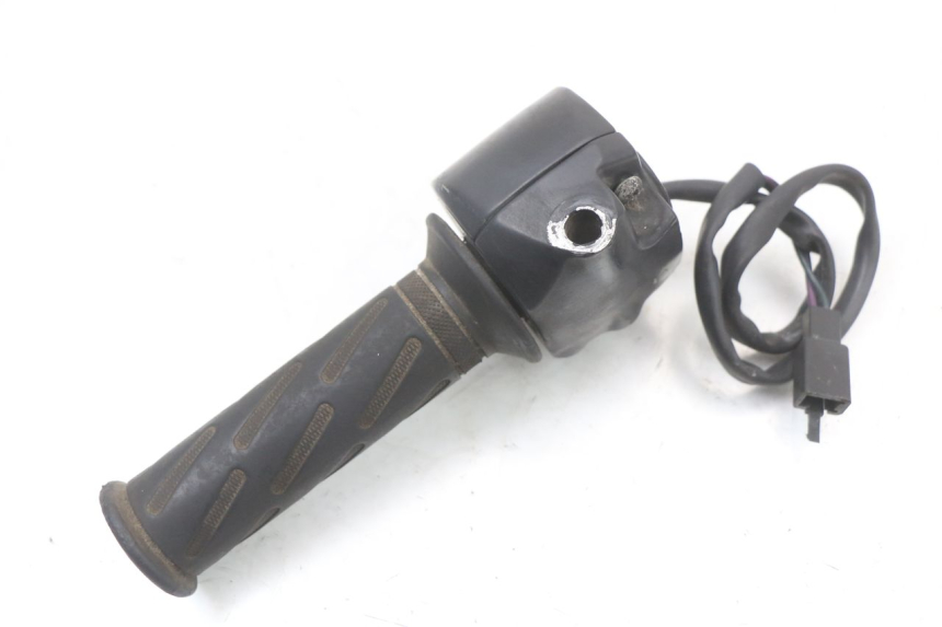 photo de INTERRUPTOR DERECHO PEUGEOT KISBEE 4T 50 (2010 - 2017) - Zoom estado de uso