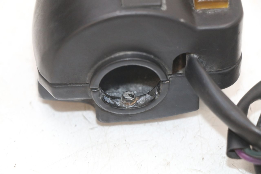 photo de INTERRUPTOR DERECHO PEUGEOT KISBEE 4T 50 (2010 - 2017) - Primer plano técnico