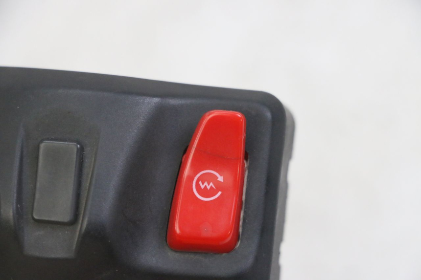 photo de INTERRUPTOR DERECHO PEUGEOT KISBEE 4T 50 (2018 - 2022) - Otra perspectiva