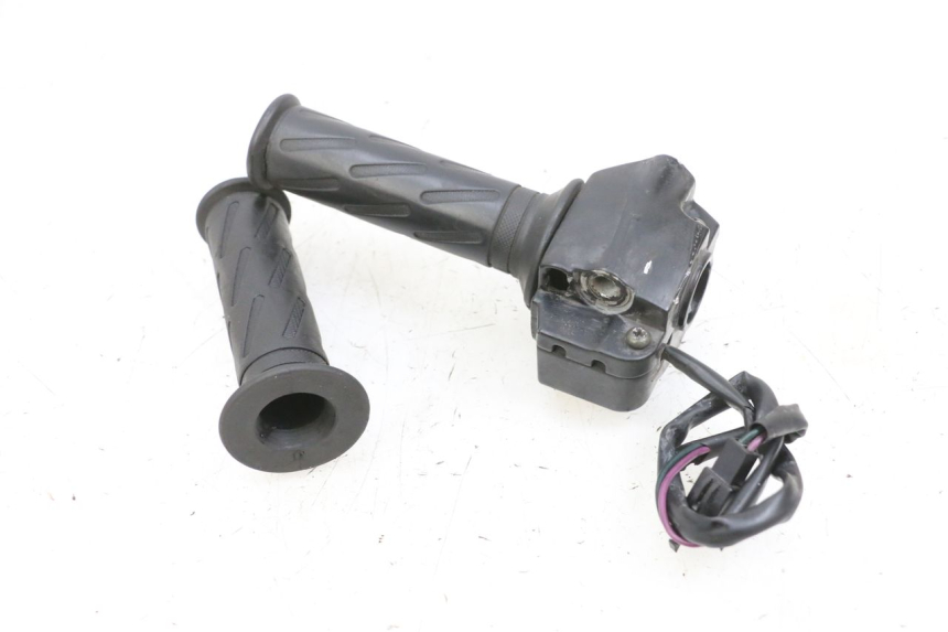 photo de INTERRUPTOR DERECHO PEUGEOT KISBEE 4T 50 (2010 - 2017) - Zoom estado de uso